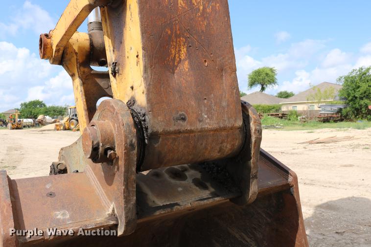 image for item DD8261 2006 John Deere 330C LC excavator
