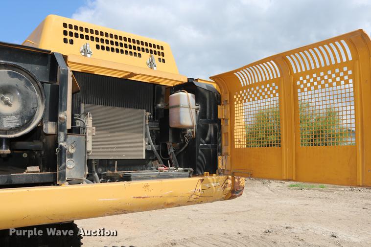 image for item DD8261 2006 John Deere 330C LC excavator