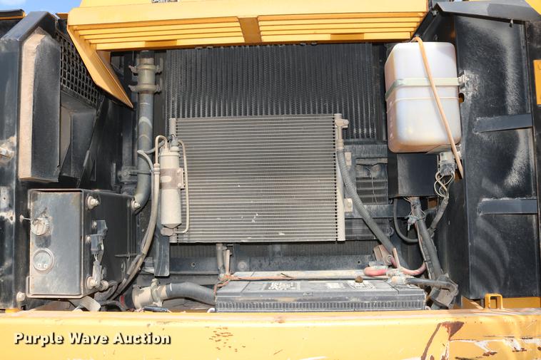 image for item DD8261 2006 John Deere 330C LC excavator