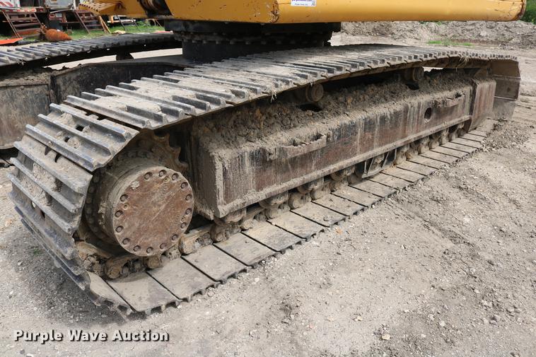 image for item DD8261 2006 John Deere 330C LC excavator