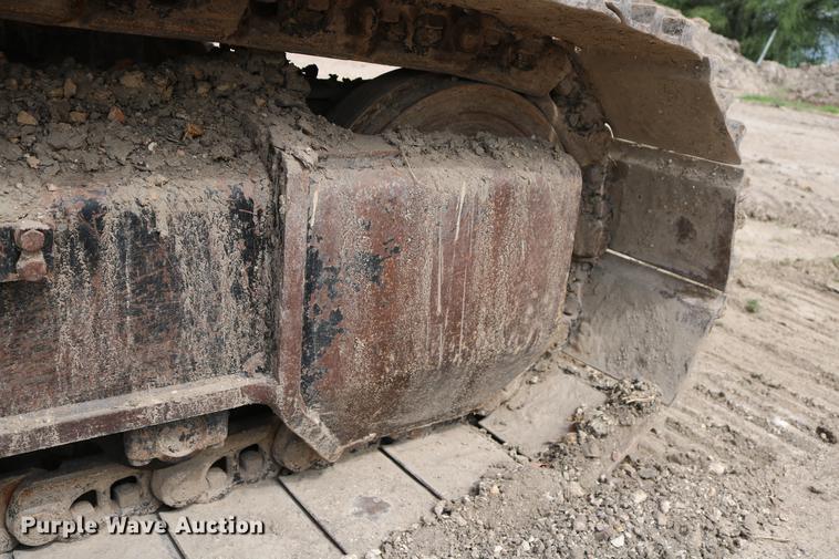 image for item DD8261 2006 John Deere 330C LC excavator