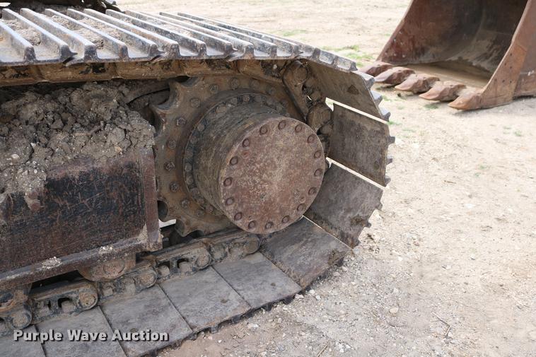 image for item DD8261 2006 John Deere 330C LC excavator