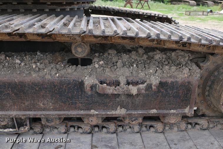 image for item DD8261 2006 John Deere 330C LC excavator