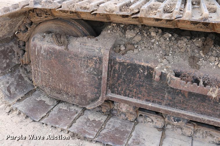 image for item DD8261 2006 John Deere 330C LC excavator