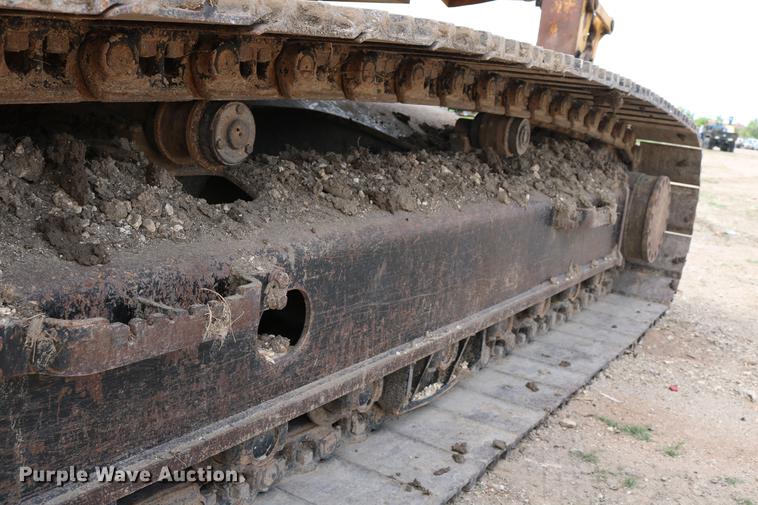 image for item DD8261 2006 John Deere 330C LC excavator