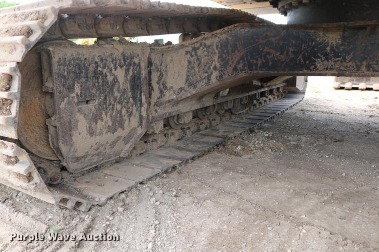 image for item DD8261 2006 John Deere 330C LC excavator