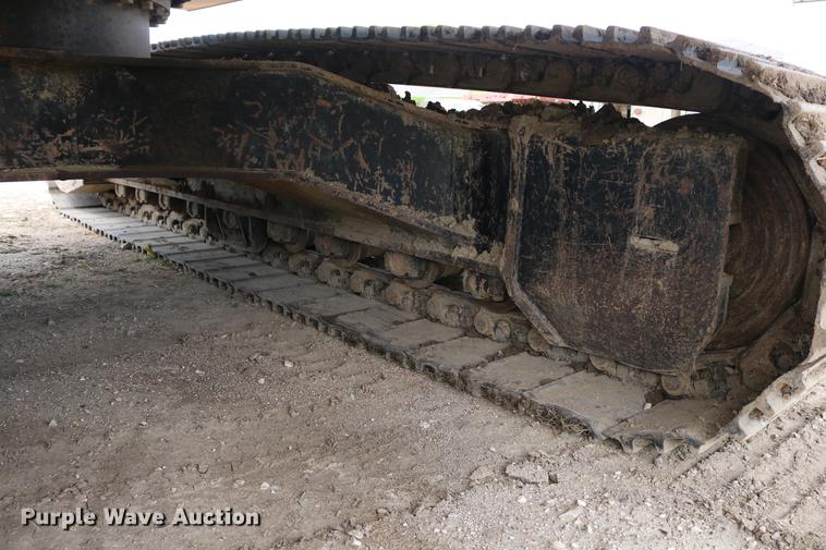 image for item DD8261 2006 John Deere 330C LC excavator