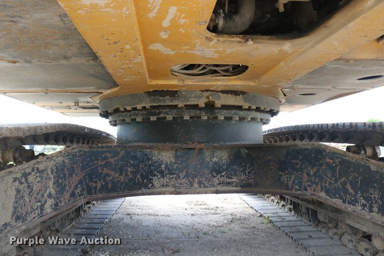 image for item DD8261 2006 John Deere 330C LC excavator