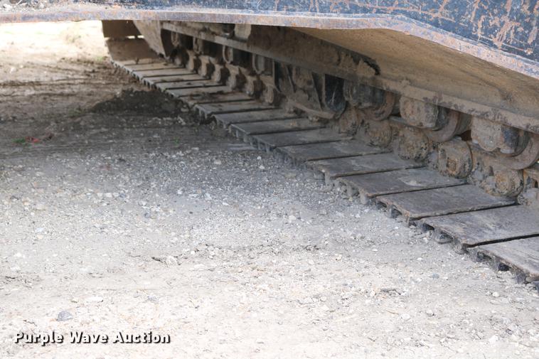 image for item DD8261 2006 John Deere 330C LC excavator