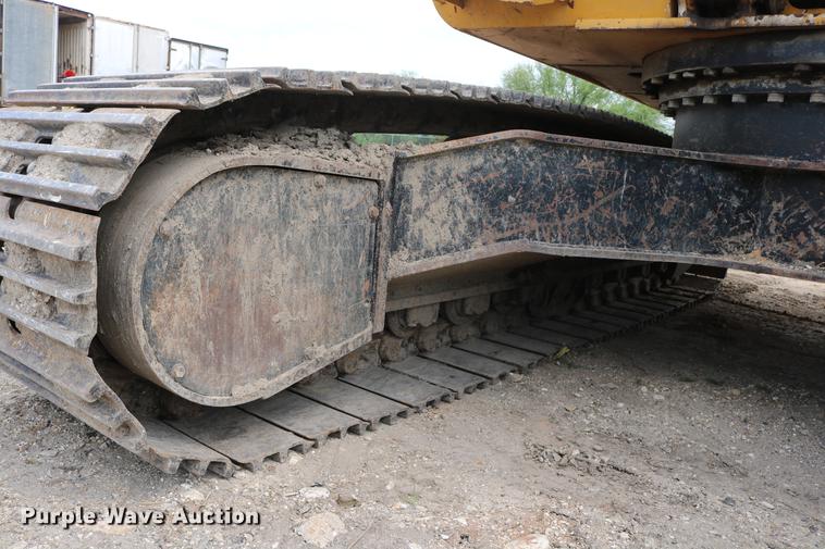 image for item DD8261 2006 John Deere 330C LC excavator