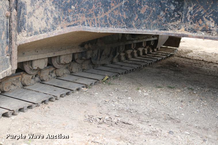 image for item DD8261 2006 John Deere 330C LC excavator