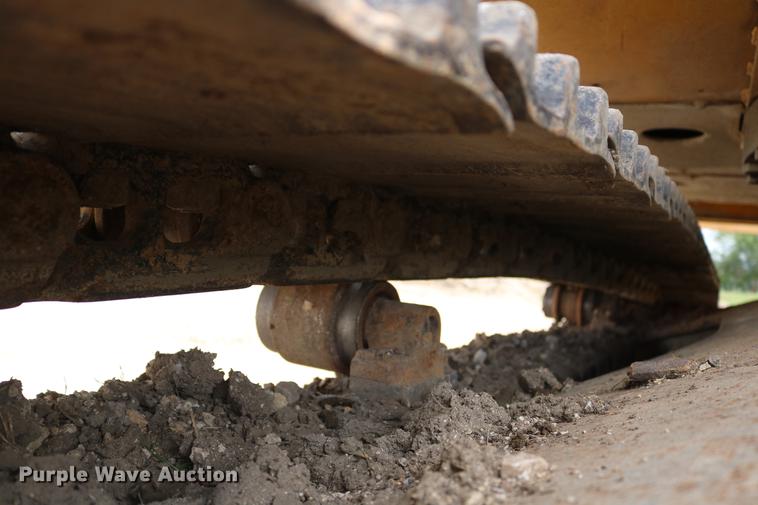 image for item DD8261 2006 John Deere 330C LC excavator