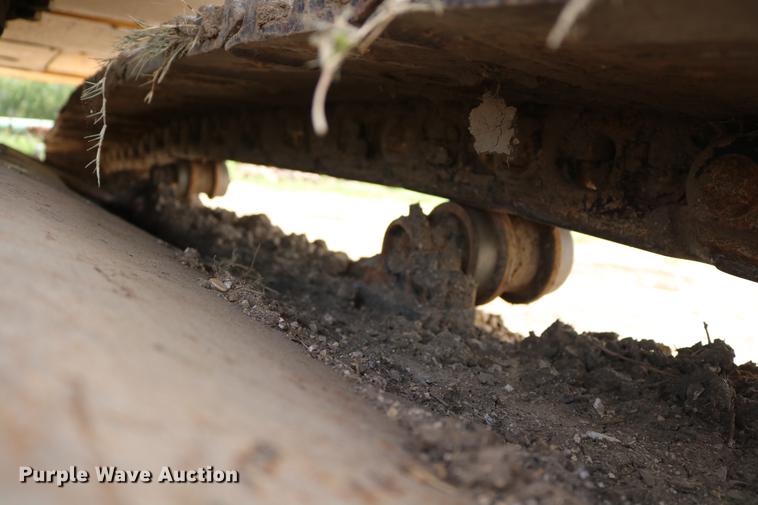 image for item DD8261 2006 John Deere 330C LC excavator