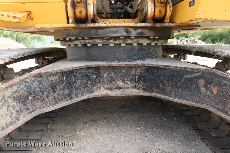 image for item DD8261 2006 John Deere 330C LC excavator