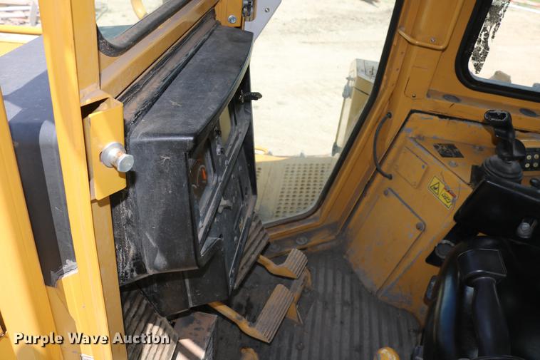 image for item DD8262 2007 Caterpillar D6T LGP dozer