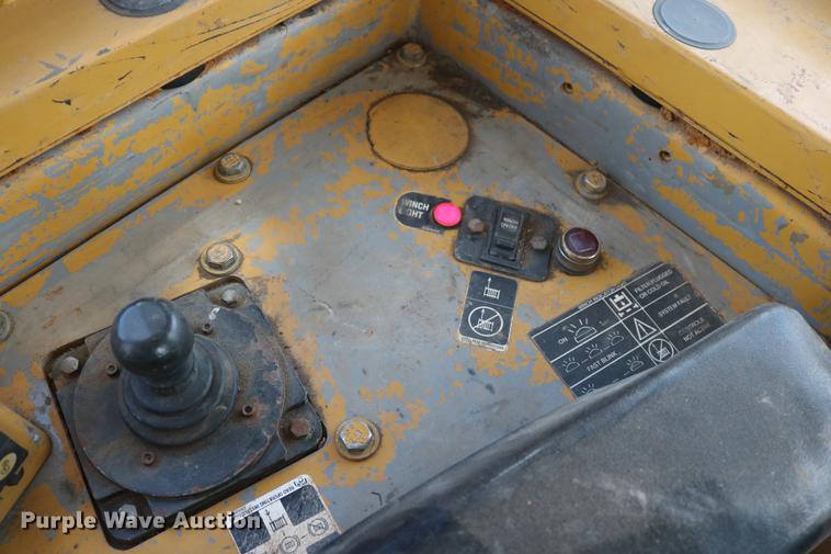 image for item DD8262 2007 Caterpillar D6T LGP dozer