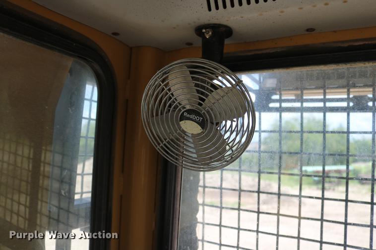 image for item DD8262 2007 Caterpillar D6T LGP dozer