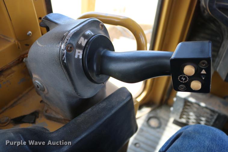 image for item DD8262 2007 Caterpillar D6T LGP dozer