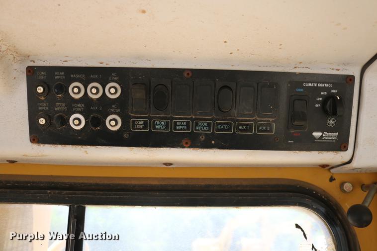 image for item DD8262 2007 Caterpillar D6T LGP dozer