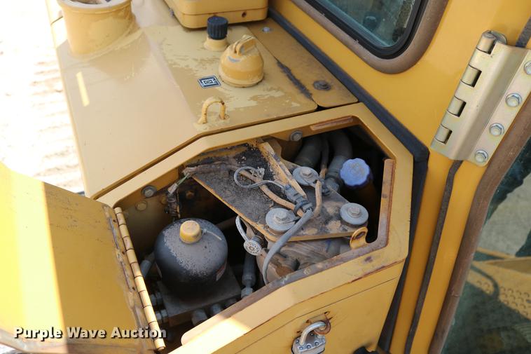 image for item DD8262 2007 Caterpillar D6T LGP dozer