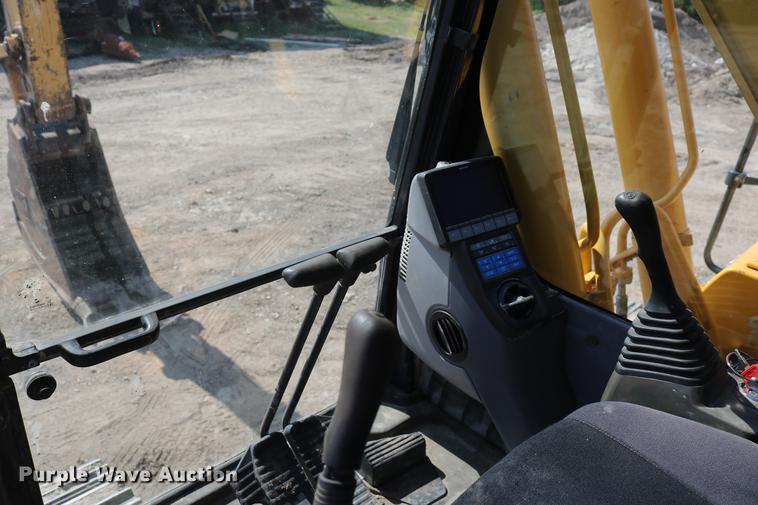 image for item DD8269 2013 Komatsu PC240LC-10 excavator
