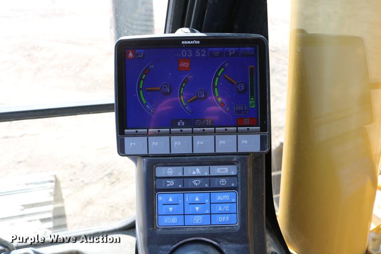 image for item DD8269 2013 Komatsu PC240LC-10 excavator