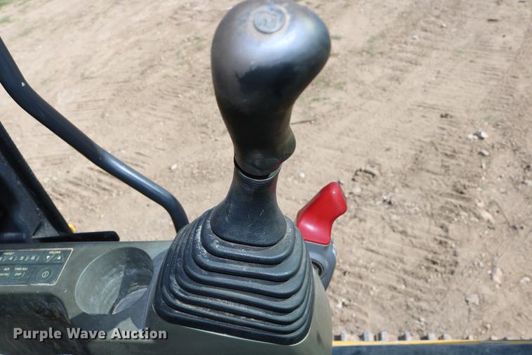 image for item DD8269 2013 Komatsu PC240LC-10 excavator