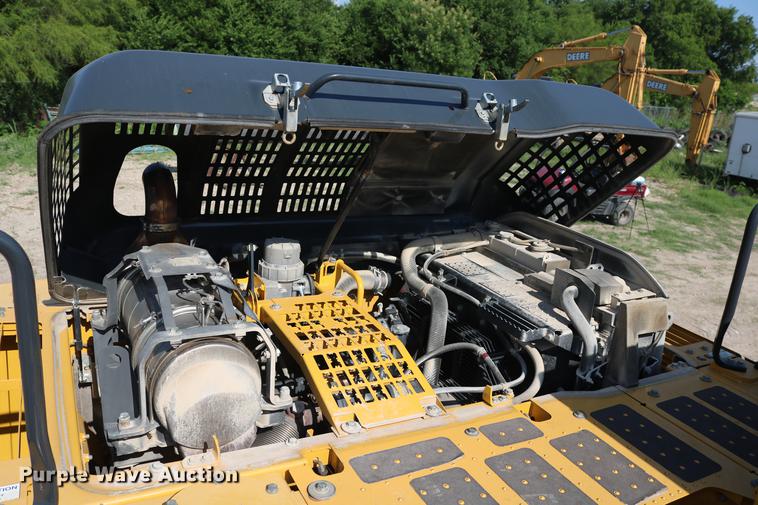 image for item DD8269 2013 Komatsu PC240LC-10 excavator