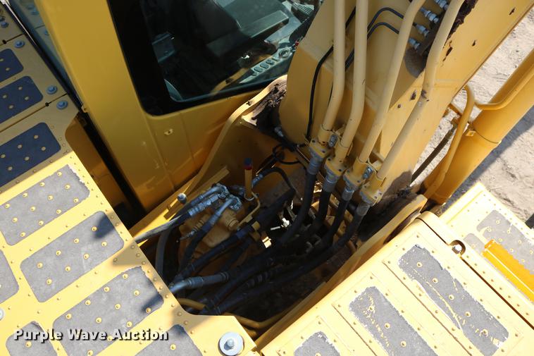 image for item DD8269 2013 Komatsu PC240LC-10 excavator