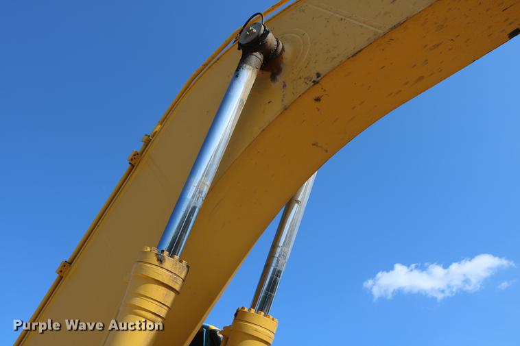 image for item DD8269 2013 Komatsu PC240LC-10 excavator