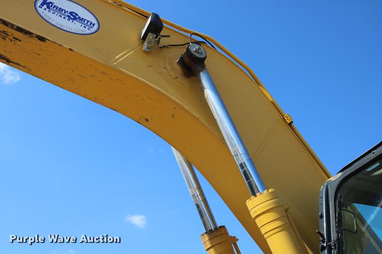 image for item DD8269 2013 Komatsu PC240LC-10 excavator