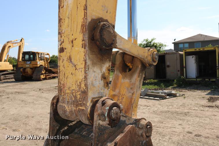image for item DD8269 2013 Komatsu PC240LC-10 excavator