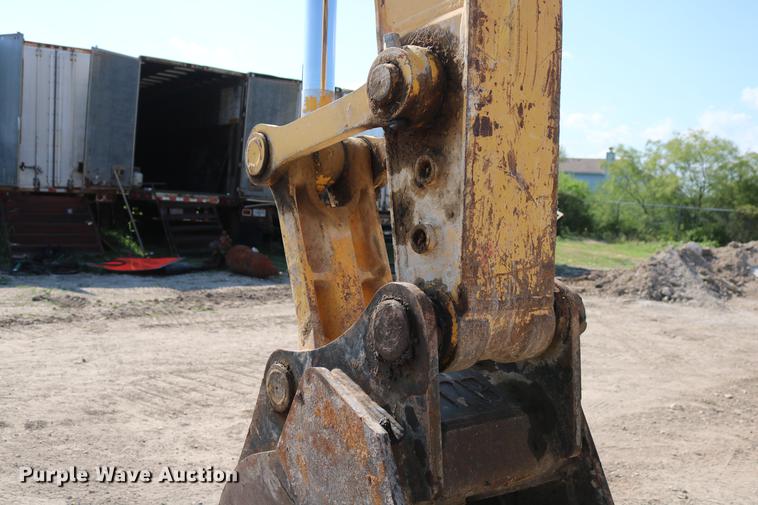 image for item DD8269 2013 Komatsu PC240LC-10 excavator