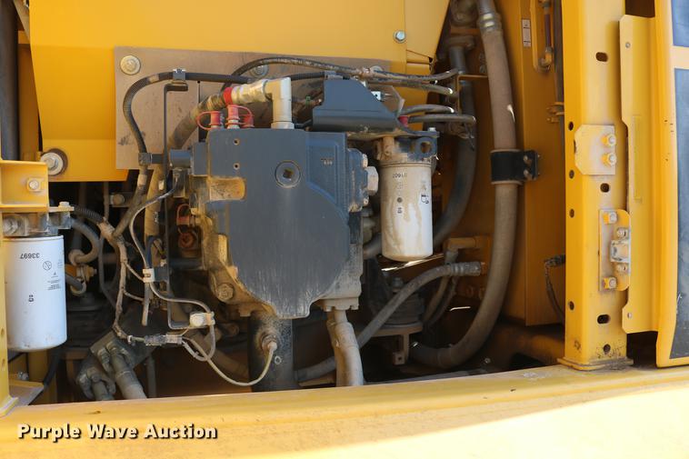 image for item DD8269 2013 Komatsu PC240LC-10 excavator