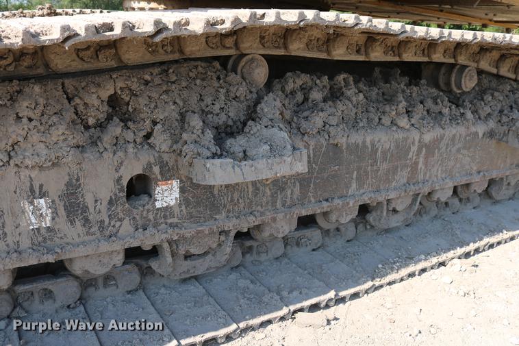 image for item DD8269 2013 Komatsu PC240LC-10 excavator