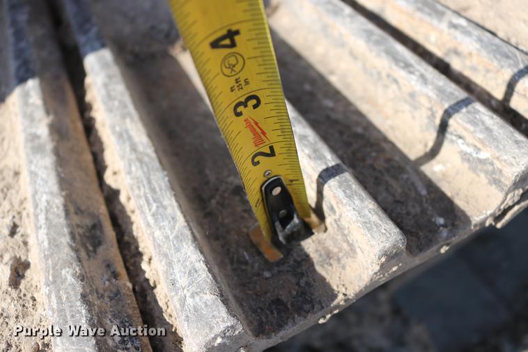 image for item DD8269 2013 Komatsu PC240LC-10 excavator