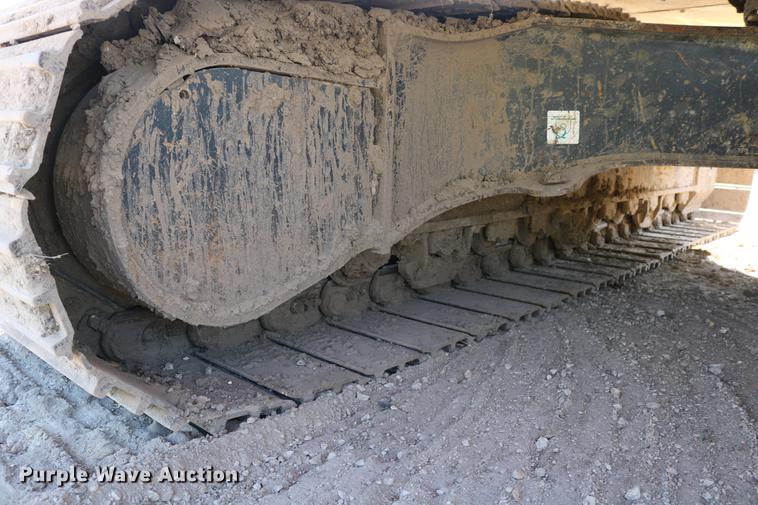 image for item DD8269 2013 Komatsu PC240LC-10 excavator