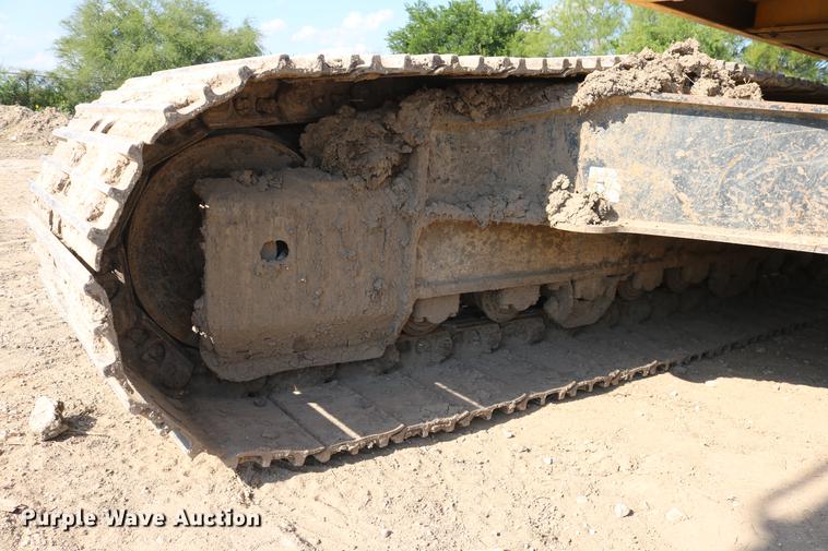 image for item DD8269 2013 Komatsu PC240LC-10 excavator