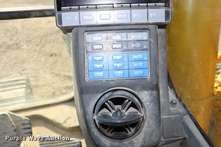 image for item DD8270 2013 Komatsu PC240LC-10 excavator