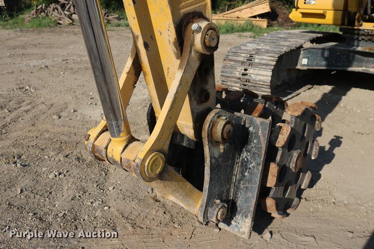 image for item DD8270 2013 Komatsu PC240LC-10 excavator