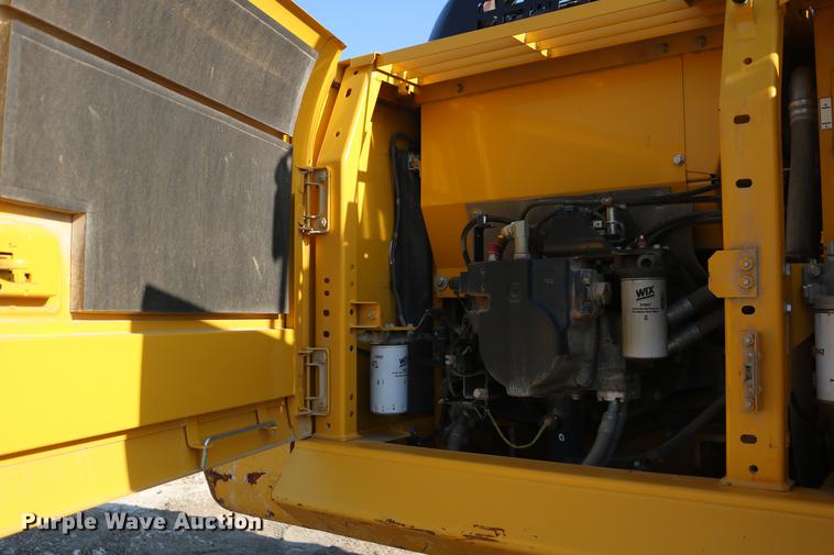 image for item DD8270 2013 Komatsu PC240LC-10 excavator
