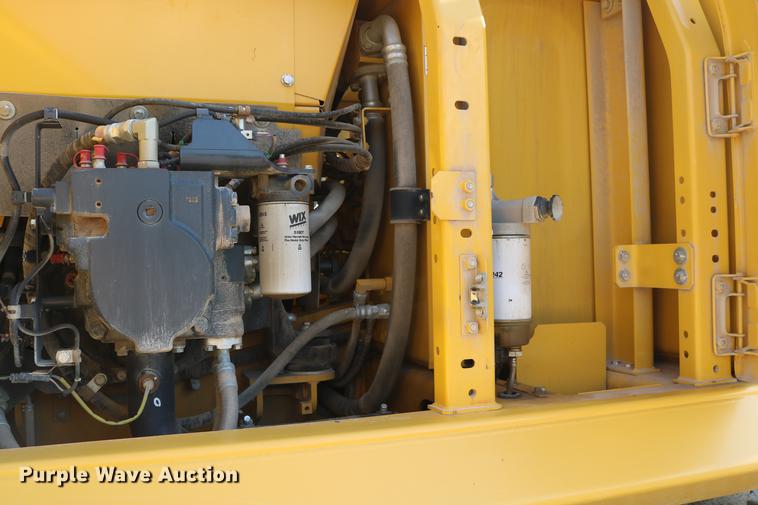 image for item DD8270 2013 Komatsu PC240LC-10 excavator