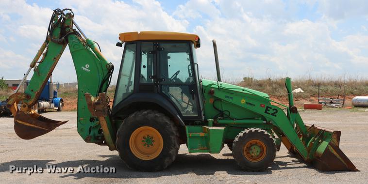 image for item DD8273 2003 John Deere 310G backhoe