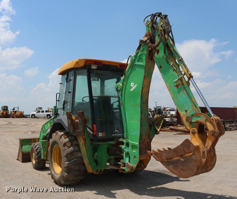 image for item DD8273 2003 John Deere 310G backhoe