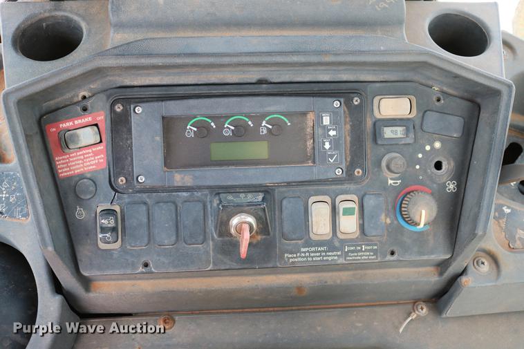 image for item DD8273 2003 John Deere 310G backhoe