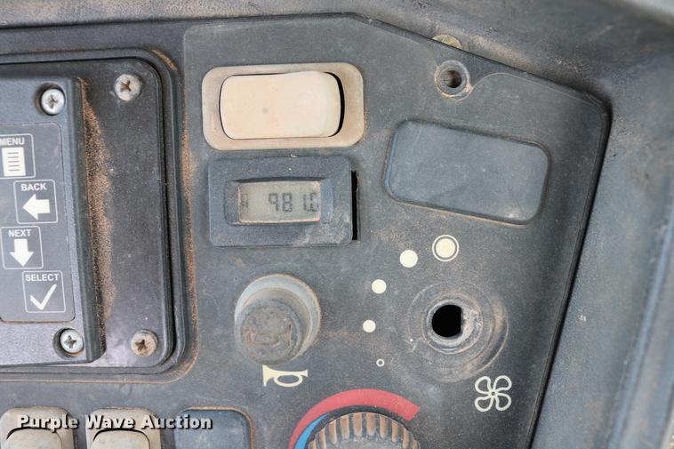 image for item DD8273 2003 John Deere 310G backhoe