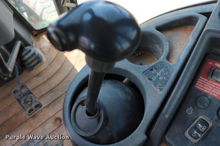 image for item DD8273 2003 John Deere 310G backhoe