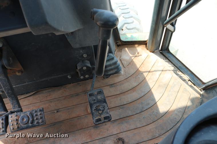 image for item DD8273 2003 John Deere 310G backhoe