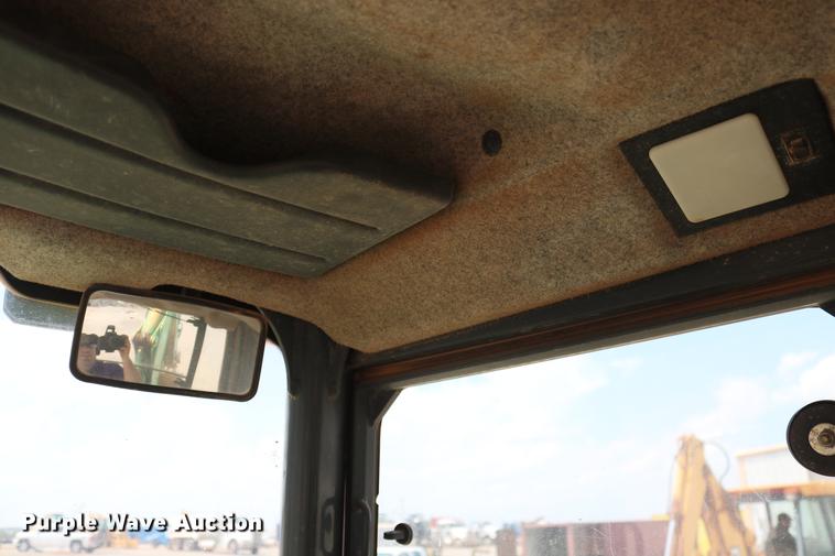 image for item DD8273 2003 John Deere 310G backhoe