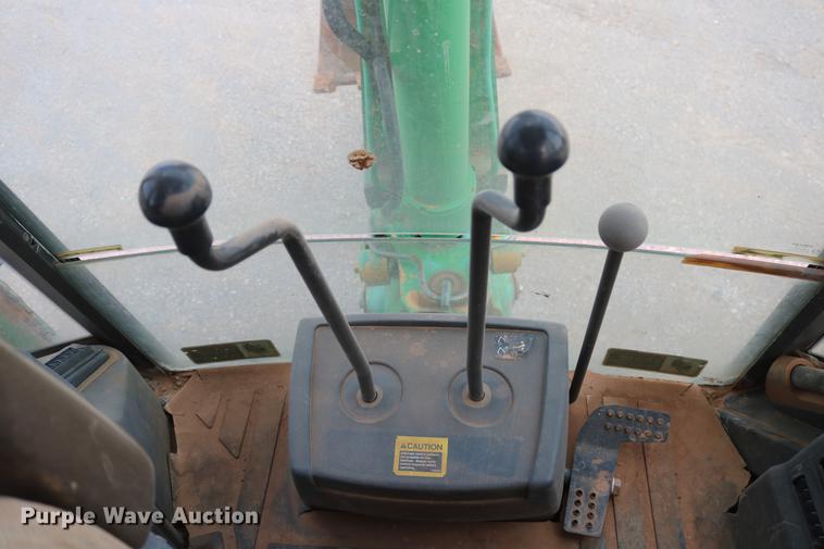 image for item DD8273 2003 John Deere 310G backhoe